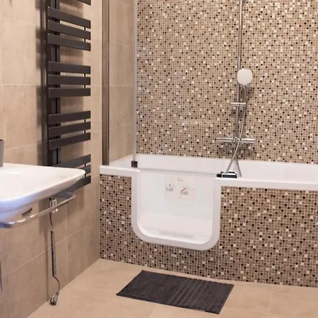 Vino Hruska Guest house Pardubice