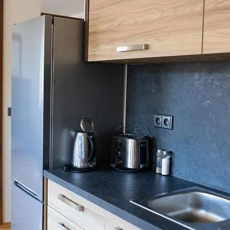 Vino Hruska 게스트하우스 파르두비체